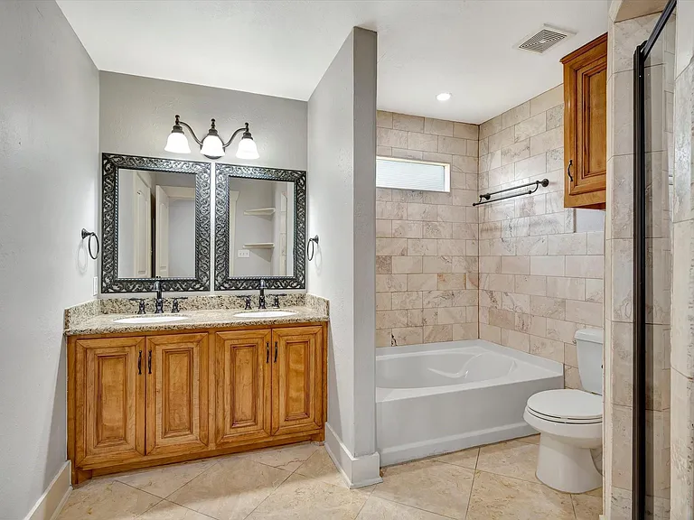 4628 Kermit St — Photo 19