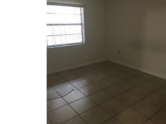 5th image of 718 SW 81st Ave #12A