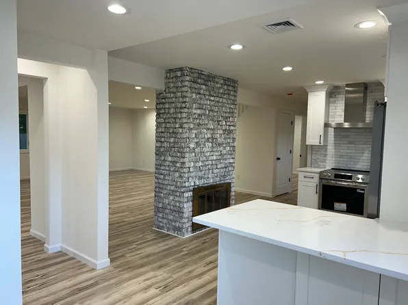 (undisclosed Address), Levittown, NY 11756
