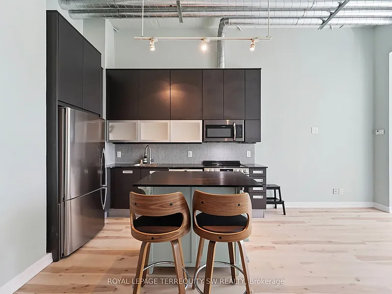380 Macpherson Ave #324 — Photo 6