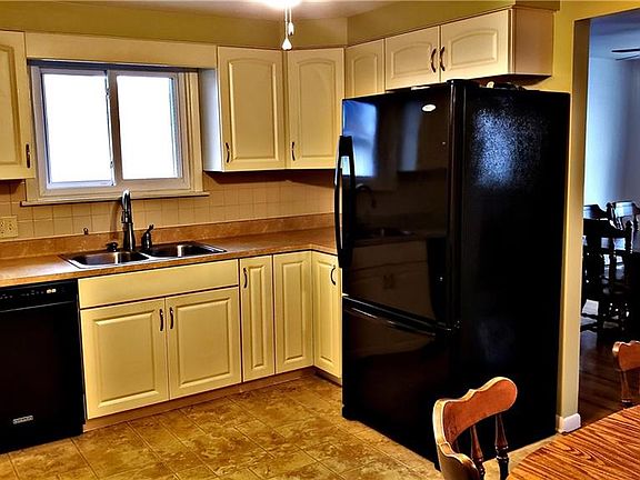 2nd image of 90 Madaline Ln