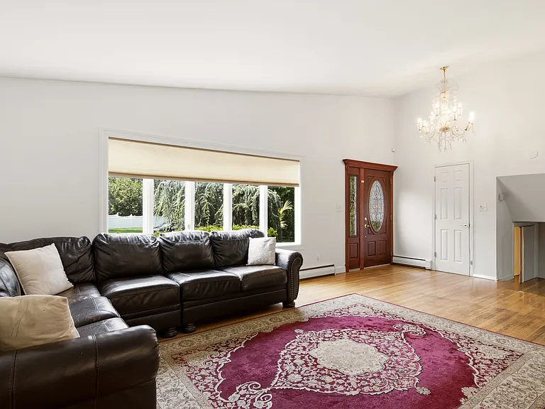 7 Laurie Pl — Photo 4
