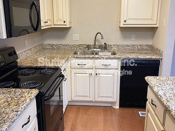 5th image of 206 Hillsboro Cir