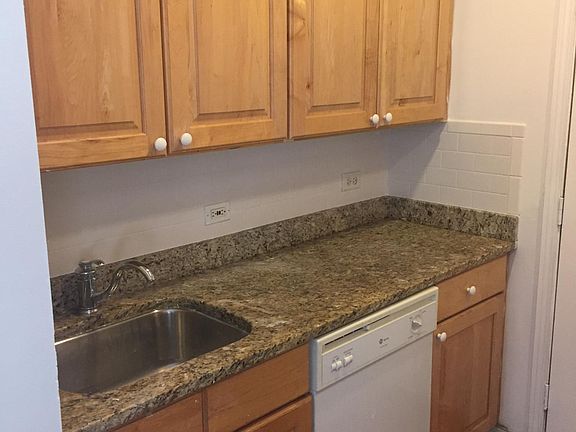 3rd image of 677 1/2 W Wrightwood Ave APT 3N