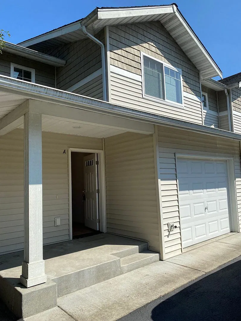 205 - 211 Thompson Lane — Photo 1