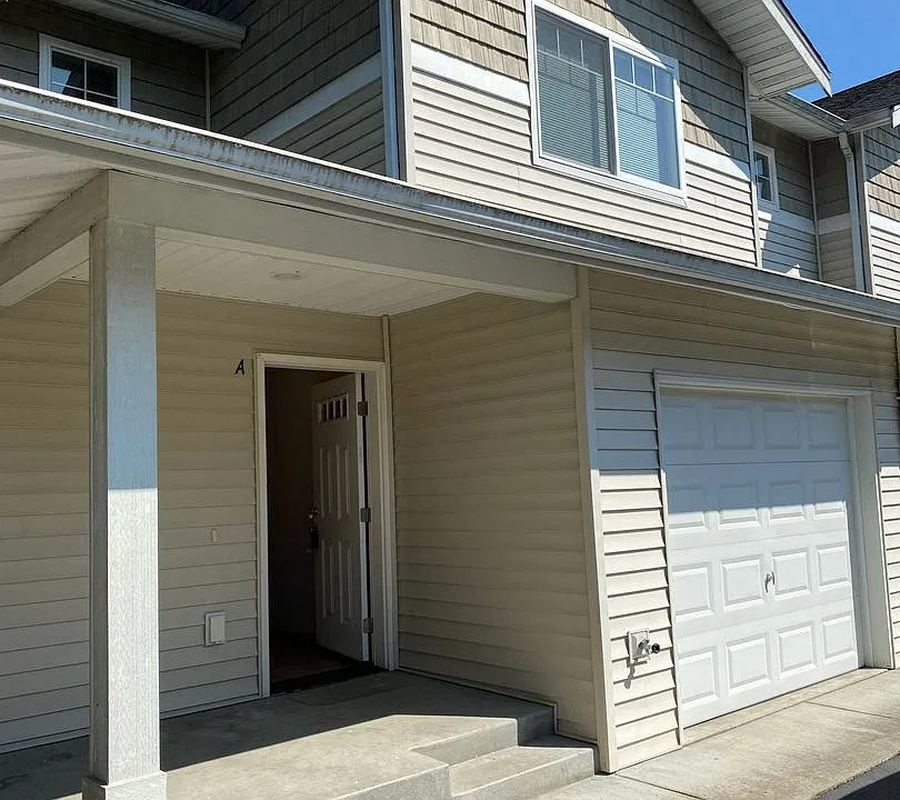 205-211 Thompson Pl