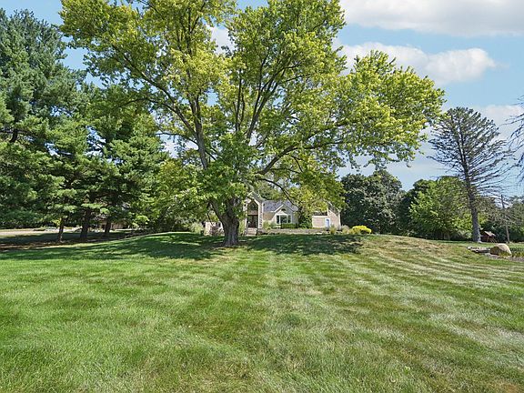 4th image of 10669 Riverside Dr