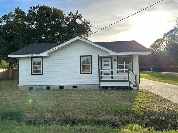 7476 Julia St, Marrero, LA 70072
