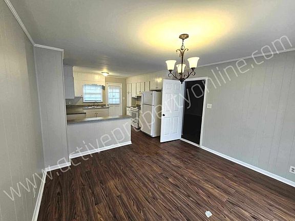 3rd image of 2942 Clairmont Ave
