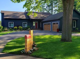 1265 Divot Dr NW, Grand Rapids, MI 49504