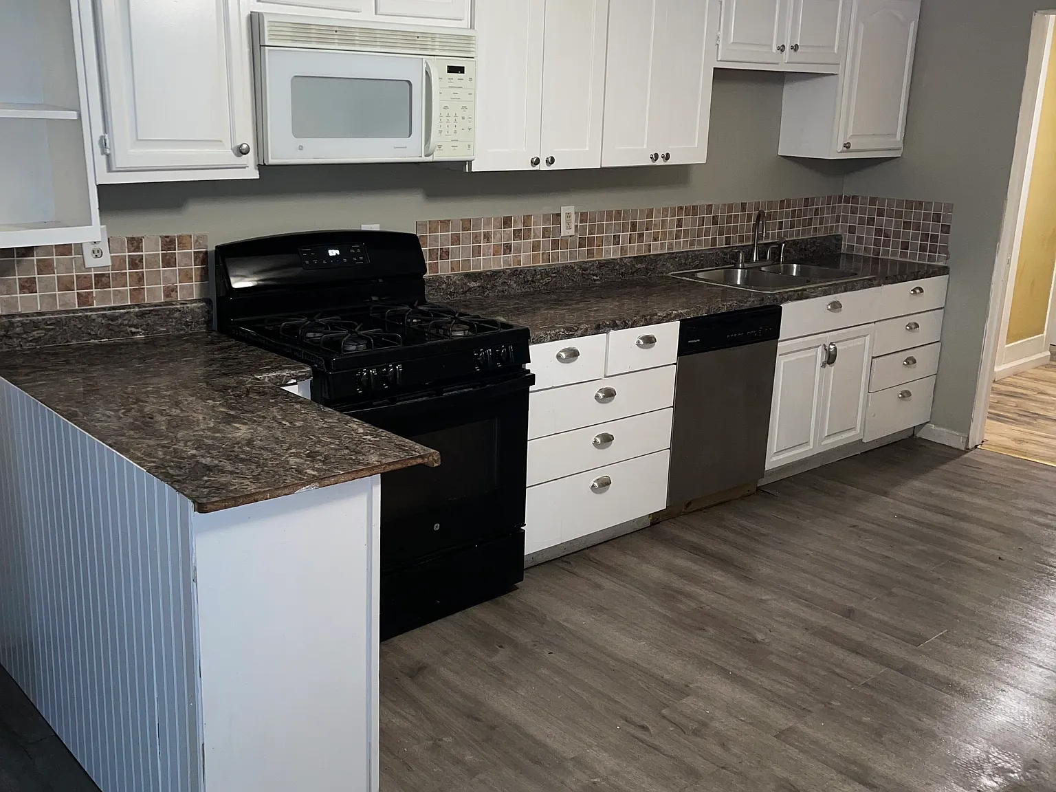 3 bed, 1244 sqft, $1,700 — Photo 1