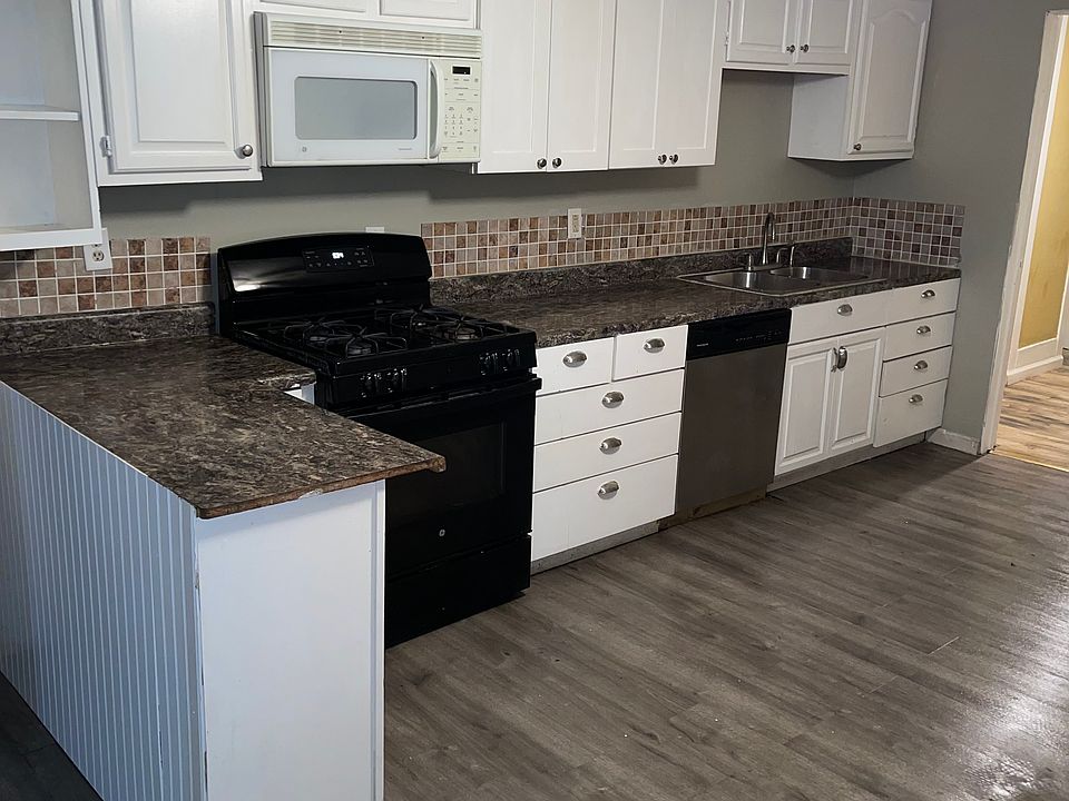1st image of 906 Park St