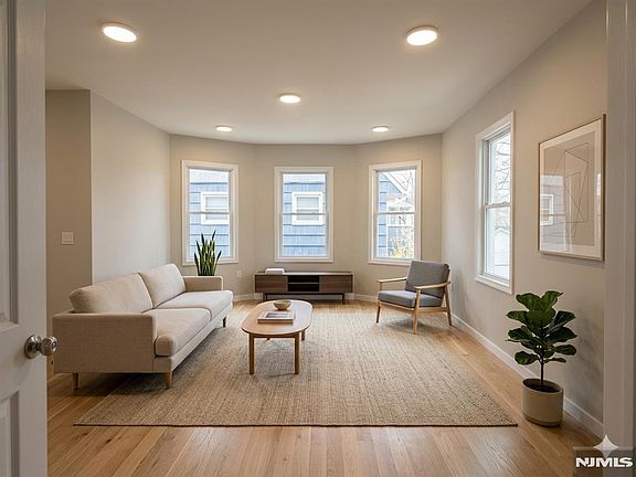 4th image of 80 Union Pl