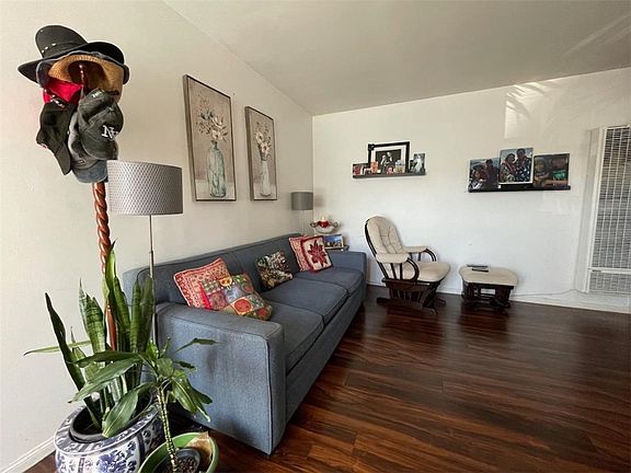 4th image of 1035 E Appleton St APT 2