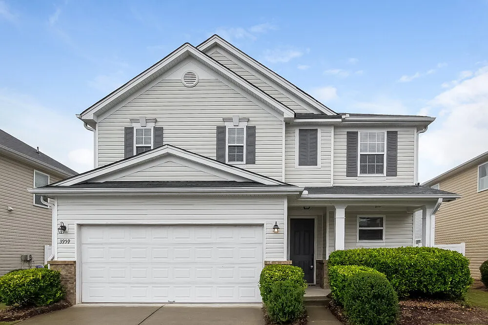 3 bed, 2.5 bath, 1655 sqft, $3,030 — Photo 1
