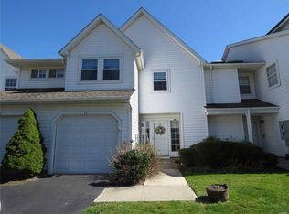 75 Thomas Ln, East Setauket, NY 11733