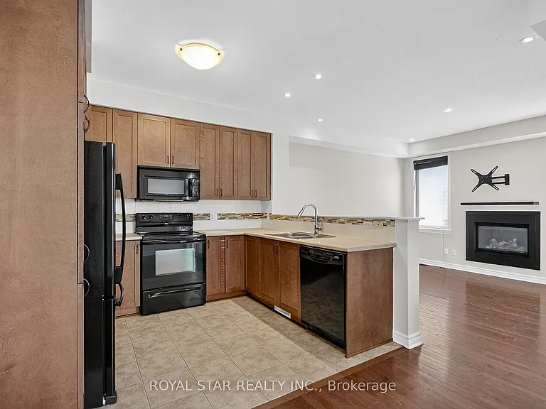 272 Broxburn Cres — Photo 11