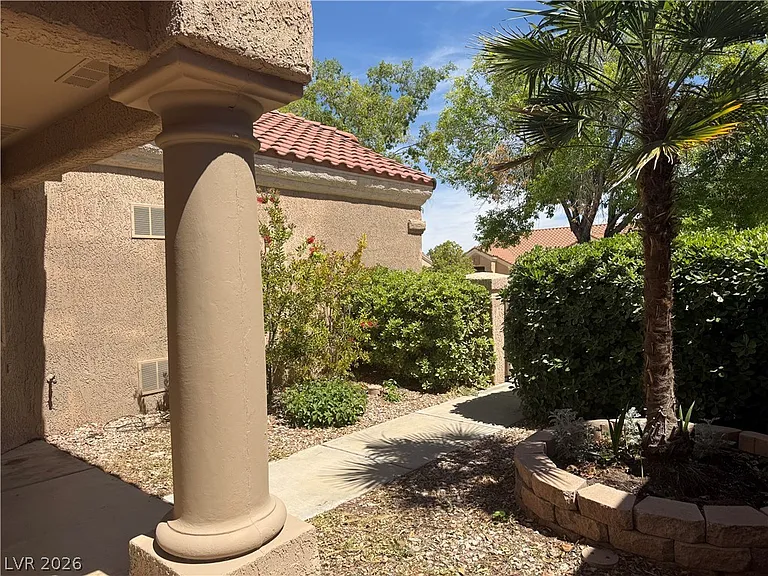 2425 Showcase Dr — Photo 3