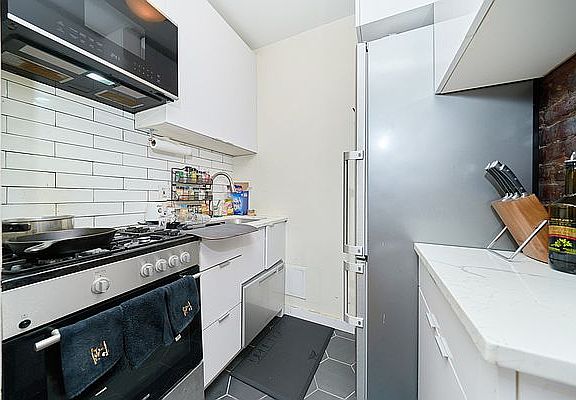 3rd image of 241 W 24th St APT 2B