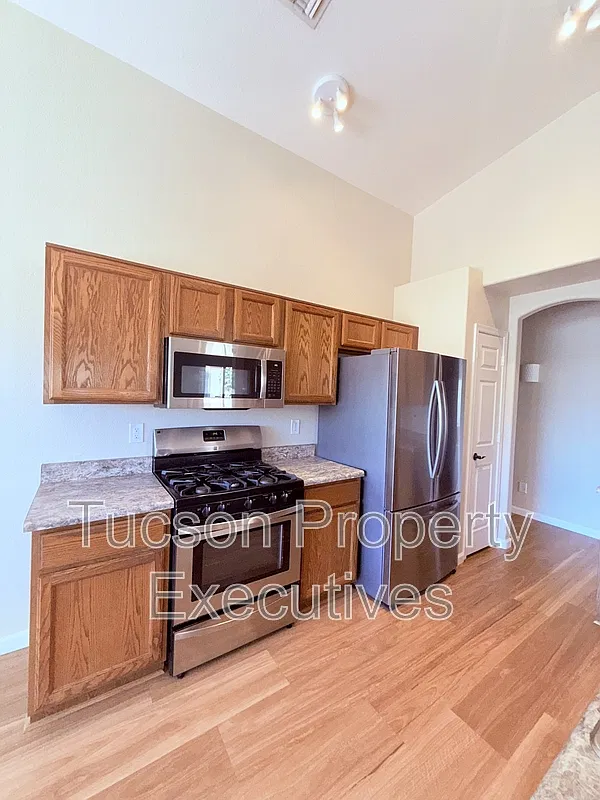 3 bed, 2.0 bath, 1356 sqft, $1,850 — Photo 4