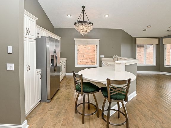 5th image of 548 Davenport Ave Unit 6