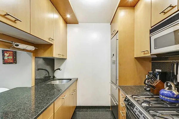 Rented by Anchor Associates | media 10