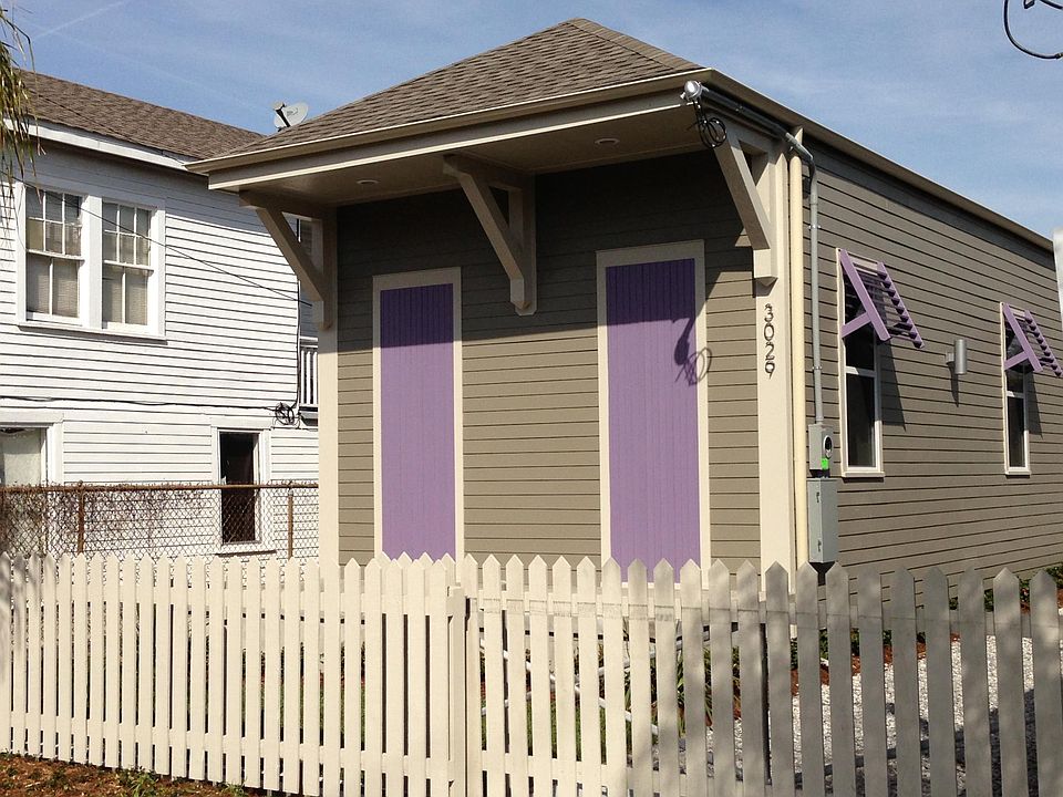 Front elevation with mechanical front gate
