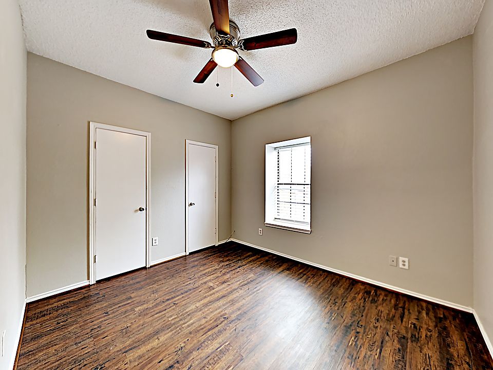 1st image of 815 Melville Dr