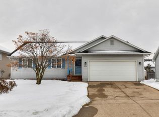 2906 Deerpath Ct, Des Moines, IA 50320