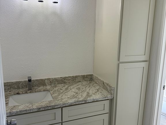 5th image of 1103 Nadene Dr #1