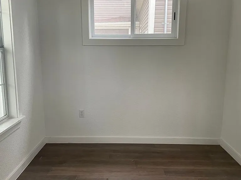 411 Smith St — Photo 21