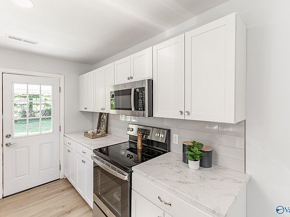 3rd image of 2811 Barbara Dr NW