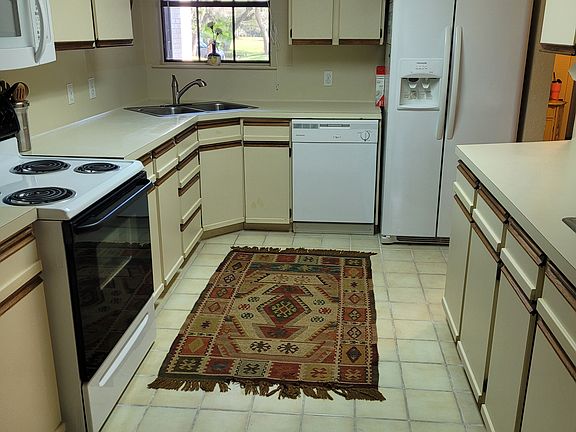 5th image of 210 Oak Bay St APT 303