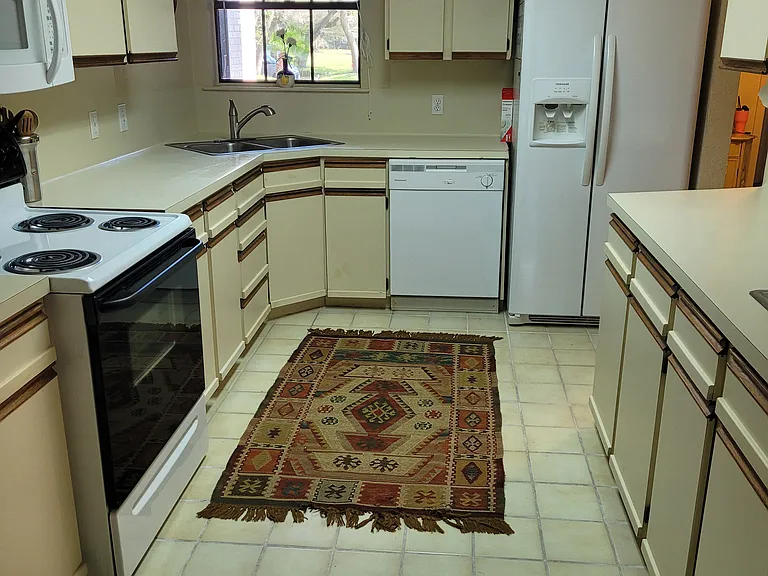 210 Oak Bay St #303 — Photo 4