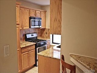 3rd image of 8375 Woodhaven Blvd APT 1D