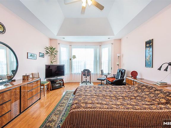 2nd image of 9 Cliff Rd