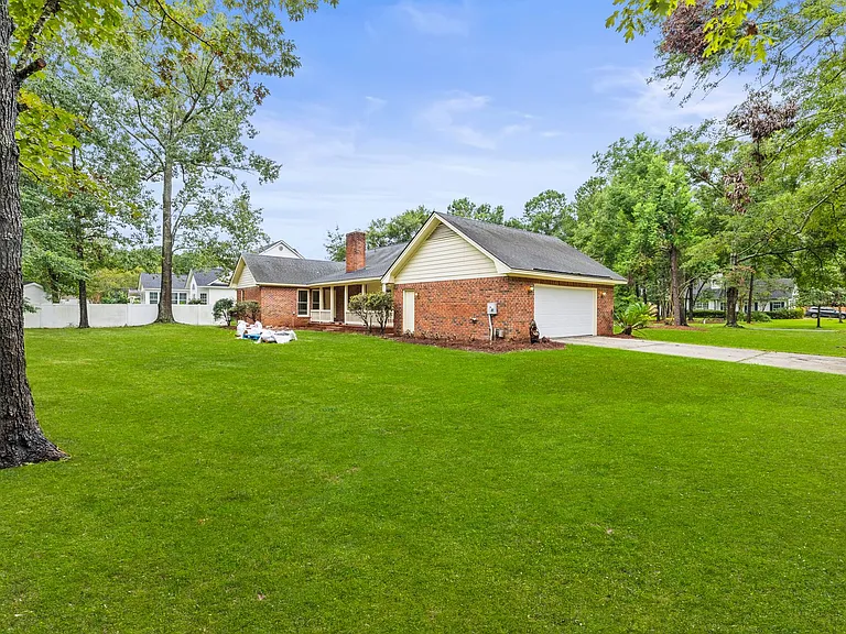 390 Steele Wood Dr — Photo 4