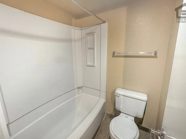 10610 S 48th St #1100 — Photo 26