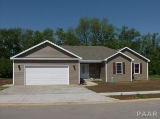 1833 White Tail Ln, Pekin, IL 61554