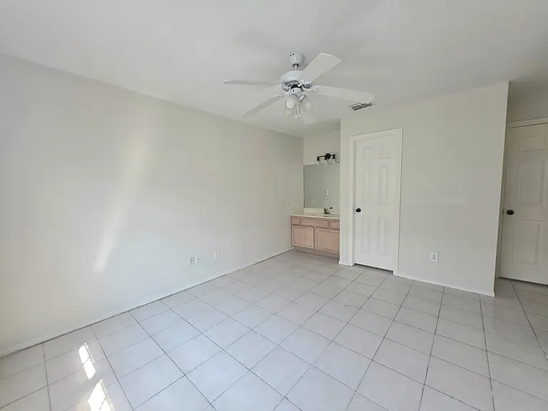1804 Oasis Dr #303 — Photo 8