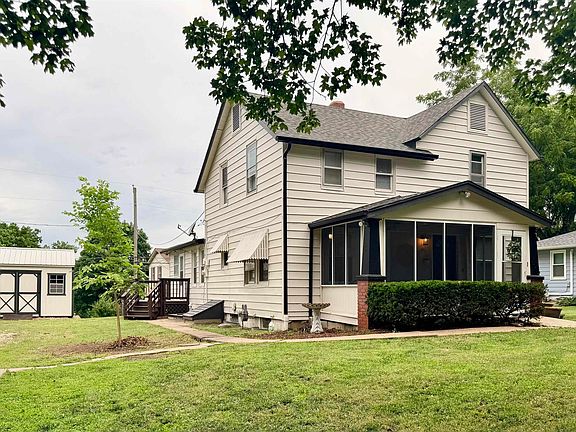 2nd image of 1115 Elm St