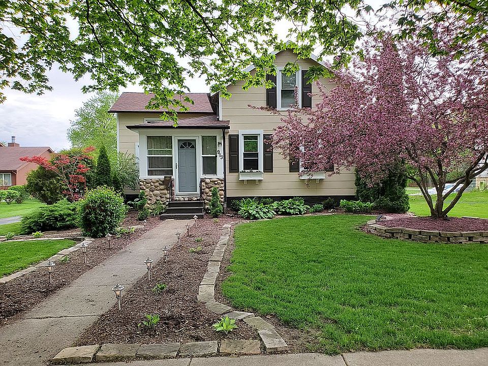 2nd image of 913 Somonauk St