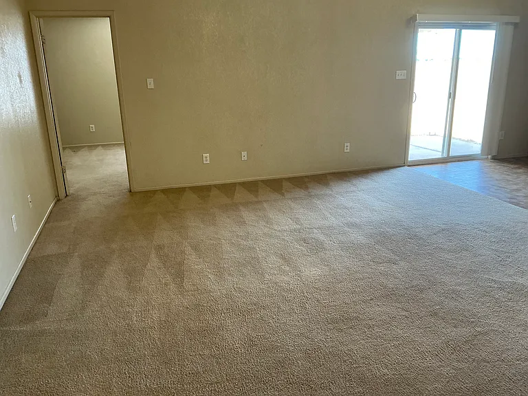 4402 S Jasmine Ave — Photo 7