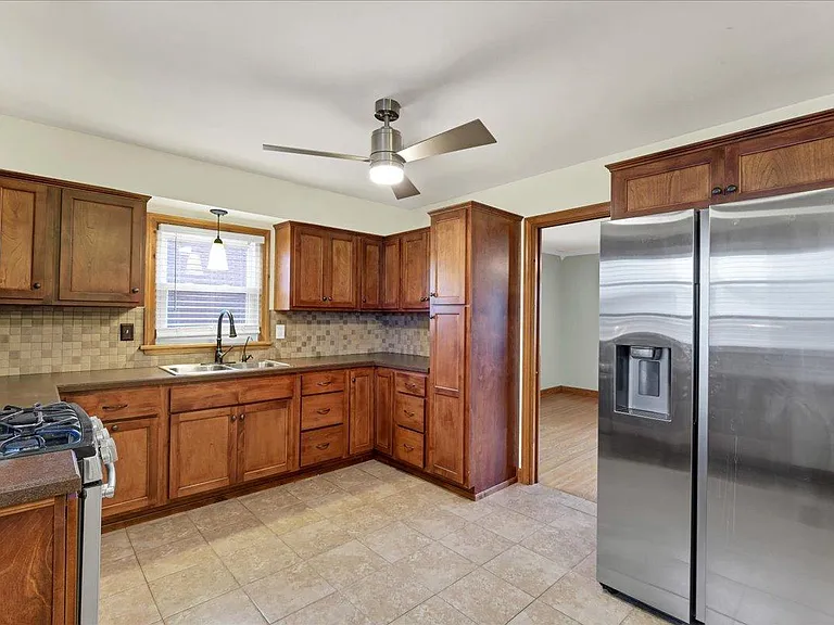 2608 Meadow Dr — Photo 17
