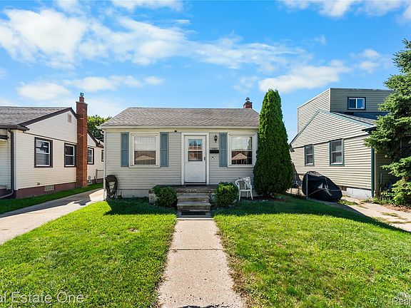4th image of 12937 Castle St
