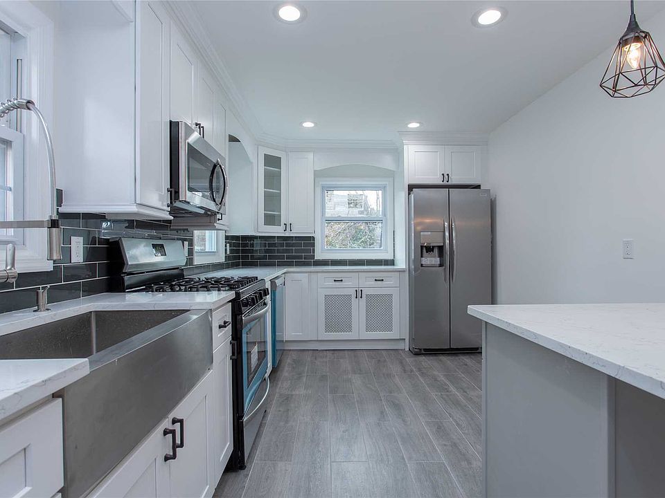 1st image of 8 Baxter Ave