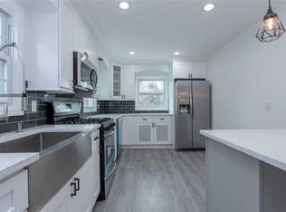 8 Baxter Ave, New Hyde Park, NY 11040