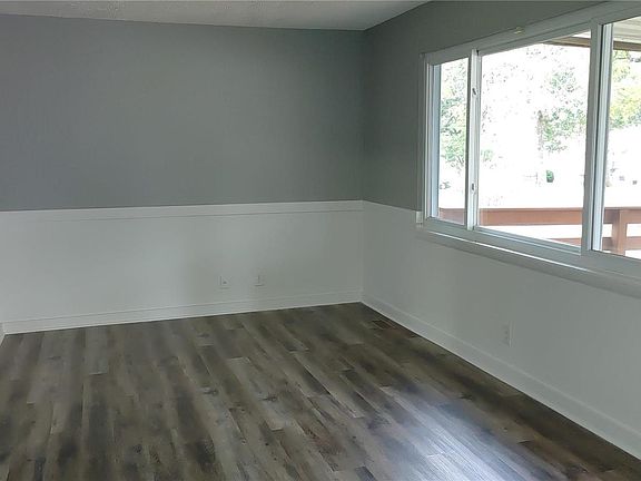 4th image of 4696 Oakwood Dr