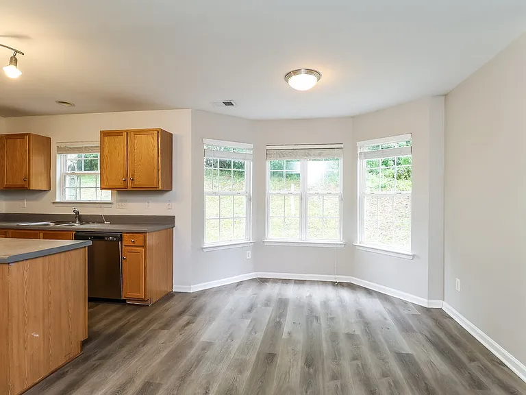 4625 Canipe Dr — Photo 8