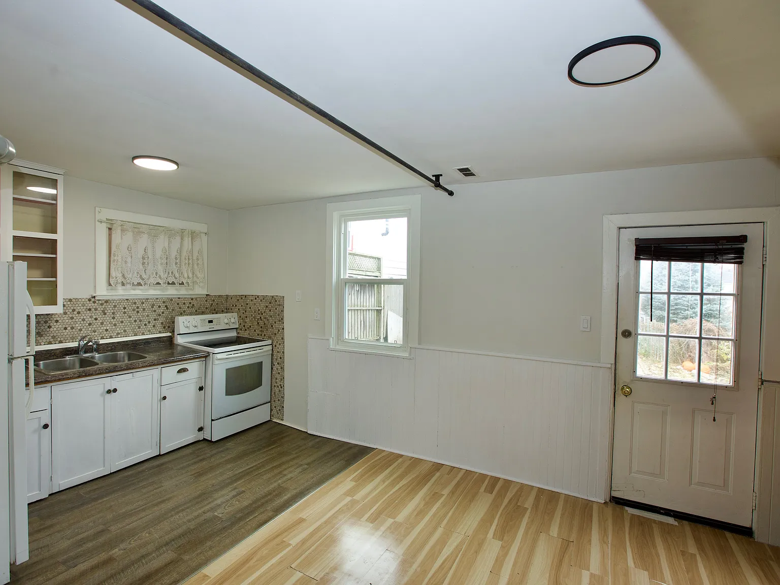 3 bed, 1200 sqft, $1,850 — Photo 2
